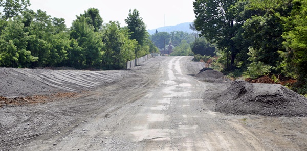 ÜNLÜCE MAHALLESİNDE YOLLAR GENİŞLİYOR