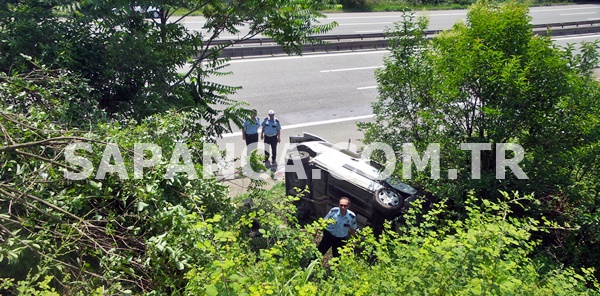 SAPANCA TEM OTOYOLUNDA TAKLA ATAN PANELVANDA BULUNAN 3 KİŞİ YARALANDI