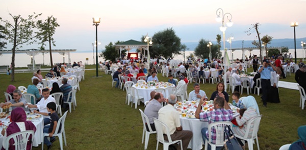 SAPANCA BELEDİYE BAŞKANI DOÇ. DR. AYDIN YILMAZER PERSONELİNE İFTAR VERDİ