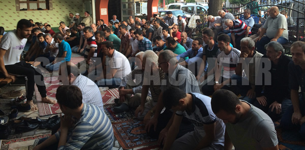 SAPANCA’DA BAYRAM NAMAZINDA CAMİLER DOLDU TAŞTI