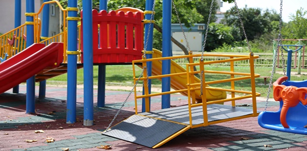 SAPANCA BELEDİYESİ ENGELLİ ÇOCUKLAR İÇİN ÇOCUK PARKI YAPTI