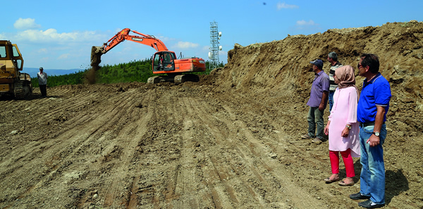 HACIMERCAN SPOR KOMPLEKSİ’NDE ÇALIŞMALAR SÜRÜYOR