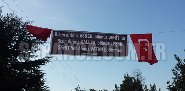TEPEBAŞI GENÇLİK’TEN ANLAMLI PANKART