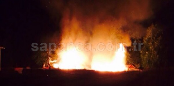 SAPANCA SOĞUCAK YAYLASINDA BARAKALAR YANIYOR