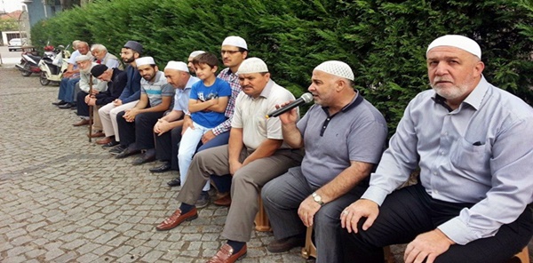 SAPANCA KEMER MEZARLIĞINDA ARİFE GÜNÜ MEVLİD OKUTULDU