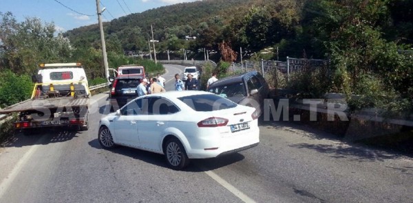 SAPANCA UZUNKUM'DA TRAFİK KAZASI: 11 YARALI
