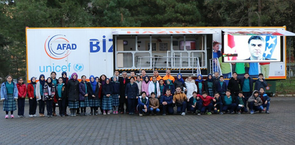 MİNİKLERE DEPREM EĞİTİMİ