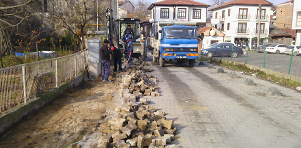 ÇARŞI İÇİNDE CADDE VE SOKAKLAR ELDEN GEÇİRİLİYOR