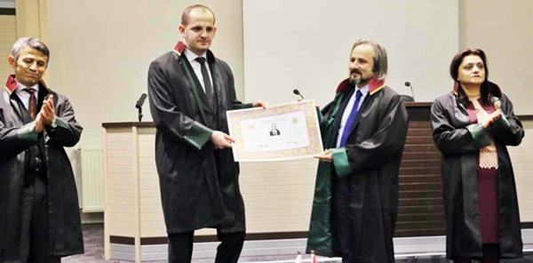 CEMAL KAMIŞOĞLU AVUKATLIK CÜBBESİNİ GİYDİ