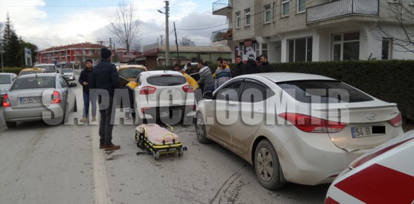 SAPANCA’DA ZİNCİRLEME TRAFİK KAZASI: 1 YARALI