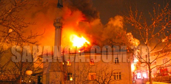 SAPANCA ORTA CAMİ ALEV ALEV YANDI