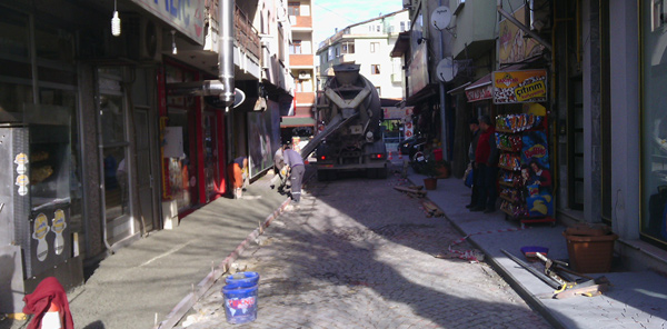 BETON MANTARLARIN YERİNE KALDIRIMLAR GELİYOR
