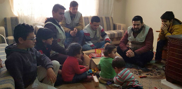 SAPANCA GENÇ İHH'DAN MÜLTECİ AİLE'YE YARDIM