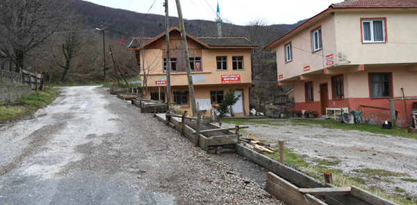 İKRAMİYE’DE PERDE DUVAR ÇALIŞMASI