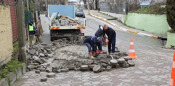 SAPANCA’DA YOLLAR ONARILIYOR