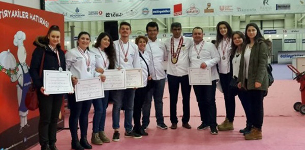 AŞÇILIK ÖĞRENCİLERİNDEN BÜYÜK BAŞARI