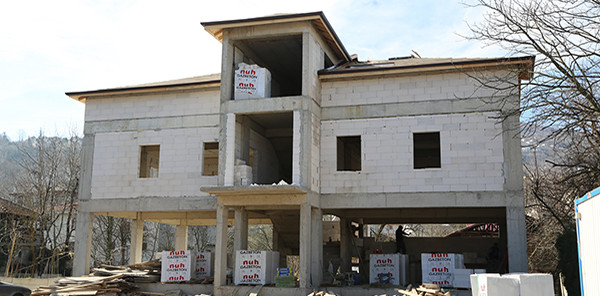 KURTKÖY KÜLTÜR MERKEZİ’NİN KABA İNŞAATINI TAMAMLADI