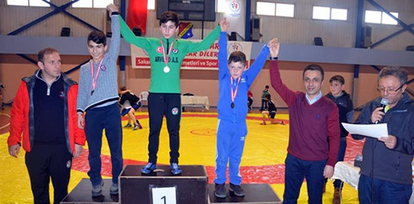 MİNİK GÜREŞÇİLER MİNDERDE KAPLAN OLDU