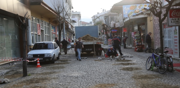 ÇARŞI İÇİNDE ÇALIŞMALAR SÜRÜYOR