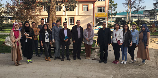 YETİŞTİRDİKLERİ LALELERİ HEDİYE ETTİLER