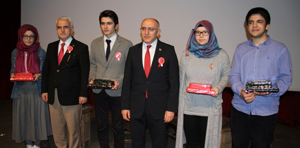 USTAOĞLU ÖDÜLE DOYMUYOR