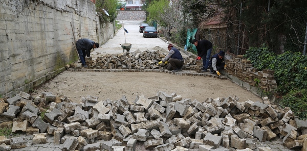 PARKE YOL ÇALIŞMALARI TAM GAZ