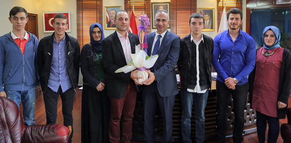 AK GENÇLERDEN BAŞKAN YILMAZER’E ZİYARET
