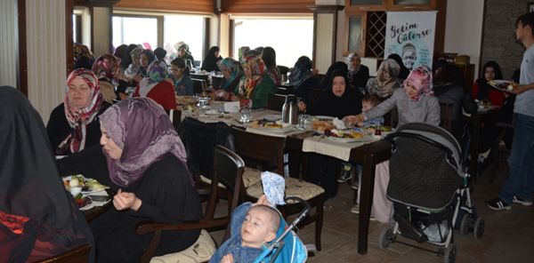 YETİMLER YARARINA KAHVALTI DÜZENLEDİLER