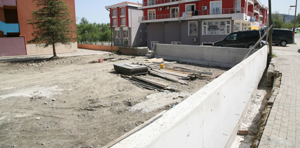 OKUL BAHÇESİNDE ÇALIŞMALAR SÜRÜYOR