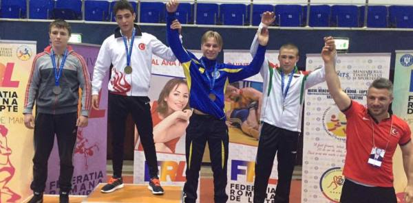 2 MADALYAYLA DÖNDÜLER