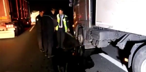 VALİLİK KORUMALARI TIR'A ATEŞ AÇTI