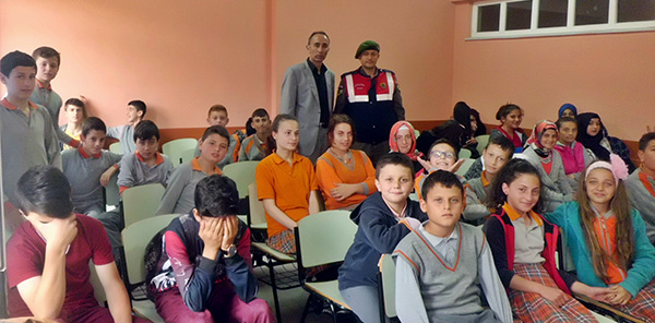 JANDARMA’DAN ÖĞRENCİLERE TRAFİK SEMİNERİ
