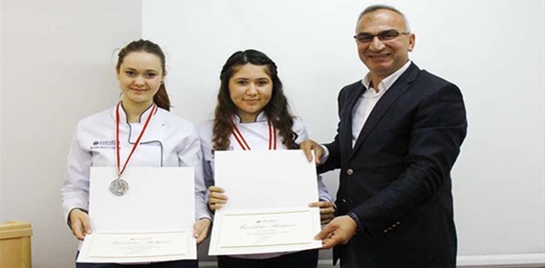 AŞÇILIK ÖĞRENCİLERİNE TAKDİR BELGESİ VERİLDİ