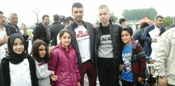 KENAN SOFUOĞLU'NDAN ÇOCUKLARA BİSİKLET