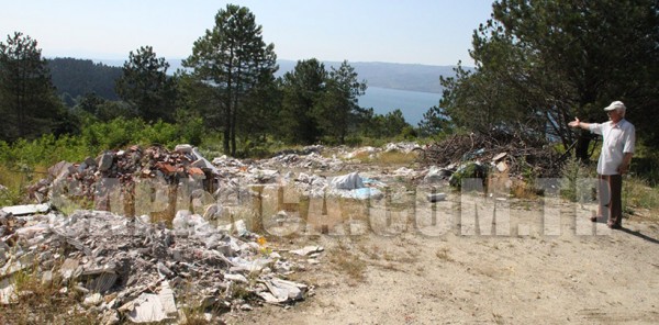 İNŞAAT ATIKLARI VE ÇÖPLER HER YERDE