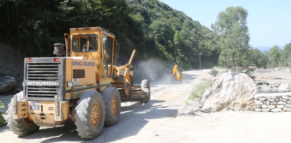 DEREBOYU CADDESİ’NDE ÇALIŞMALAR SÜRÜYOR