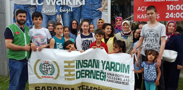 SAPANCA İHH YETİMLERİ SEVİNDİRDİ