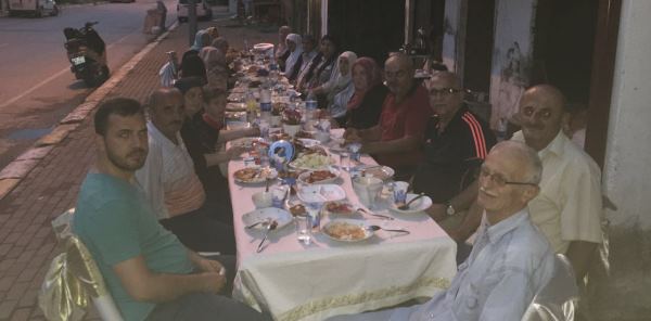 KOMŞULAR SOKAK İFTARINDA BULUŞTU