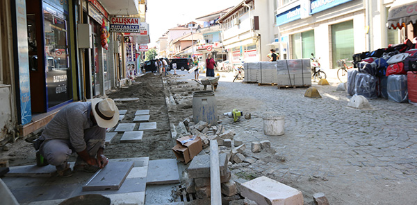 SAPANCA ÇARŞISI’NDA ÇALIŞMALAR SÜRÜYOR