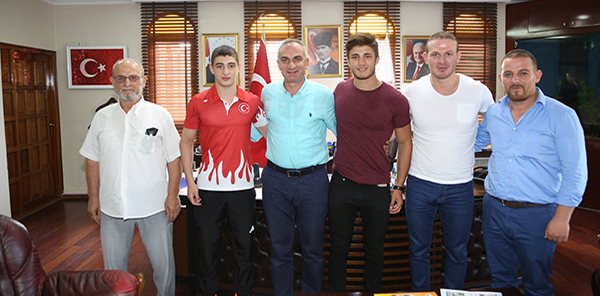 ŞAMPİYONDAN BAŞKAN YILMAZER’E ZİYARET