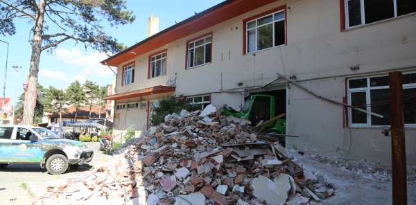 BU MERKEZ GENÇLER İÇİN