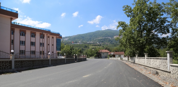 YATILI KURAN KURSU’NUN CADDESİ ASFALTLANDI