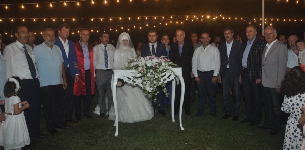 İŞ VE SİYASET DÜNYASI BU DÜĞÜNDE BULUŞTU