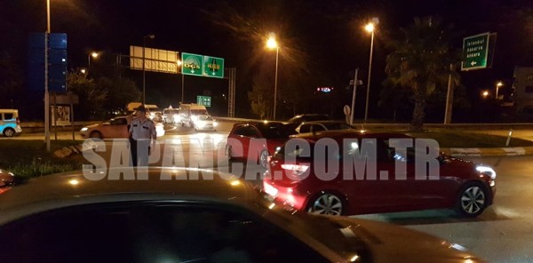 SAPANCA TEM GEÇİŞİNDE TATİL DÖNÜŞÜ YOĞUNLUK YAŞANIYOR