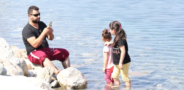 VATANDAŞLAR SAPANCA GÖLÜ KIYISINA AKIN ETTİ