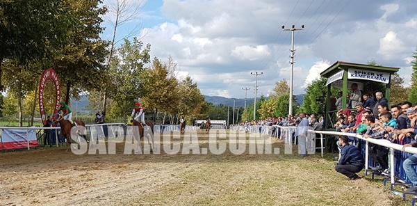 SAPANCA MAHALLİ AT YARIŞLARI DÜZENLENDİ