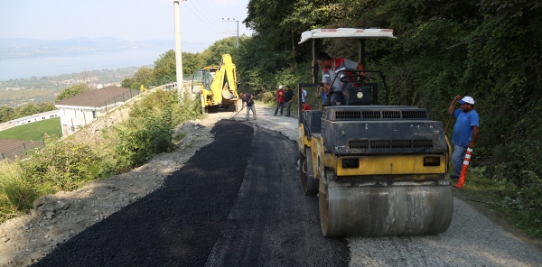KURTKÖY DİBEKTAŞ’TA YOLLAR DÜZENLENİYOR