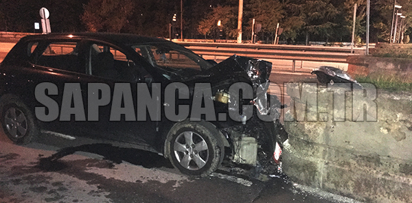 OTOYOL GİŞELERİNE ÇARPTI: 1 YARALI