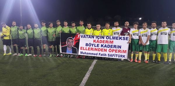 AKÇAYSPOR'DAN ANLAMLI PANKART