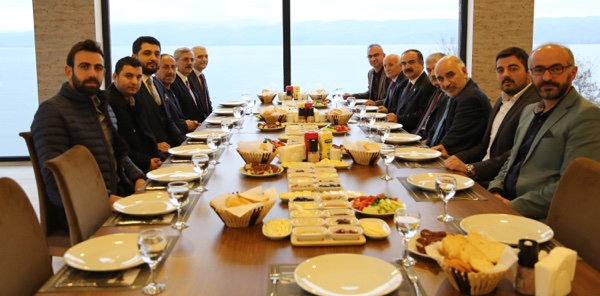 VALİ ÇOŞ BİRLİK VAKFINI AĞIRLADI